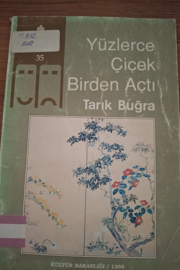 YÜZLERCE ÇİÇEK BİRDEN AÇTI
