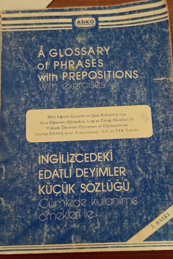 İNGİLİZCEDEKİ EDATLI DEYİMLER KÜÇÜK SÖZLÜĞÜ