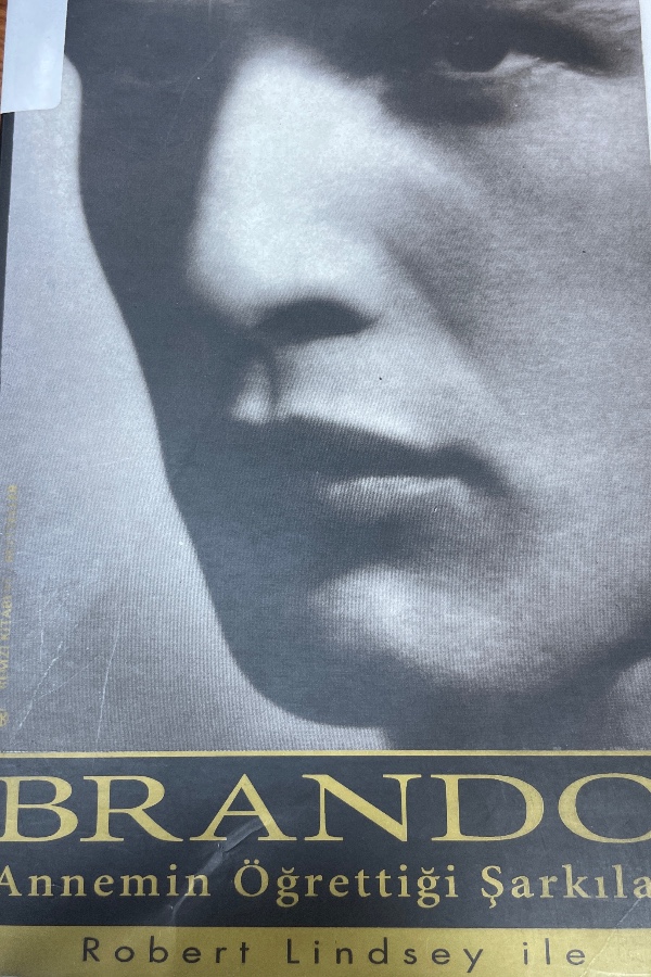 Brando Annemin Öğrettiği Şarkılar