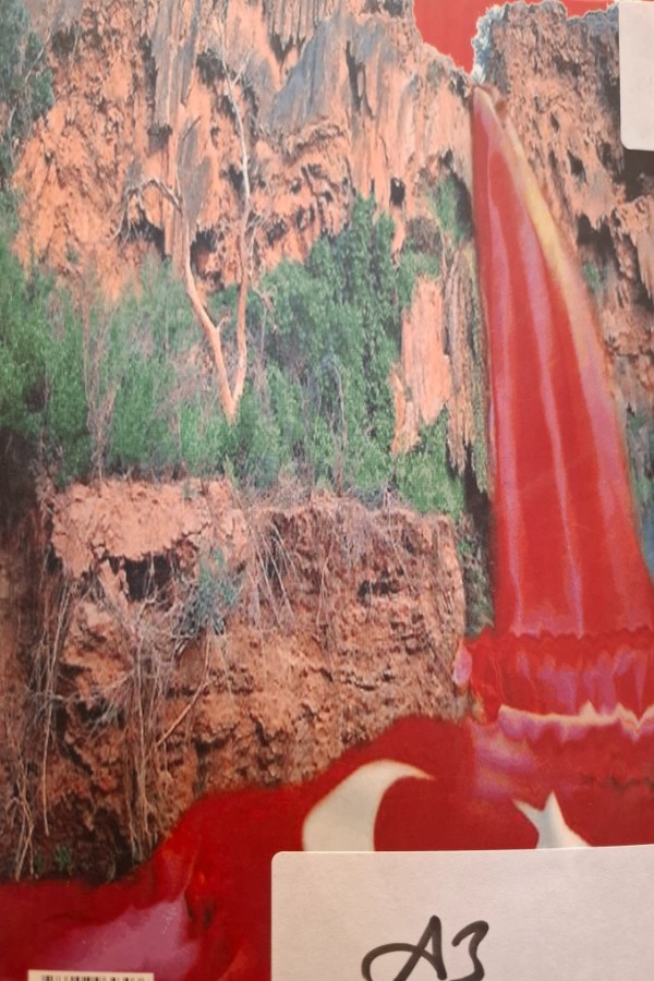 Bayrağa saygı demokrasi ve hürriyet anlayışımız