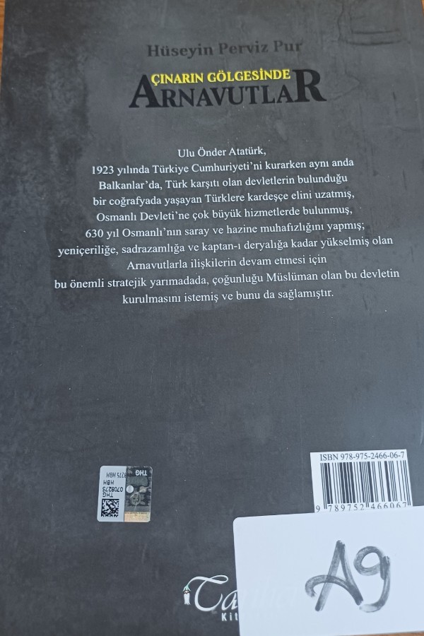 Çınarın Gölgesinde Arnavutlar