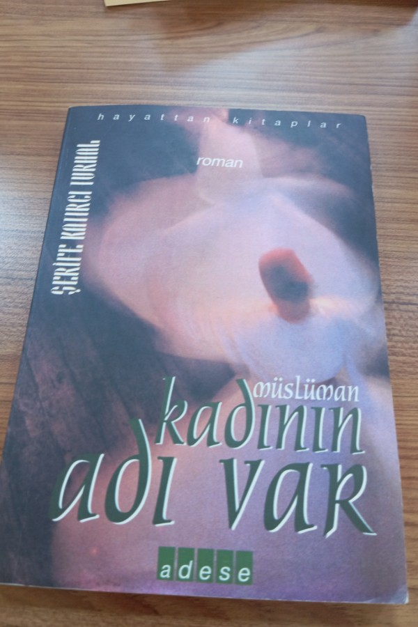 Müslüman kadının adı var