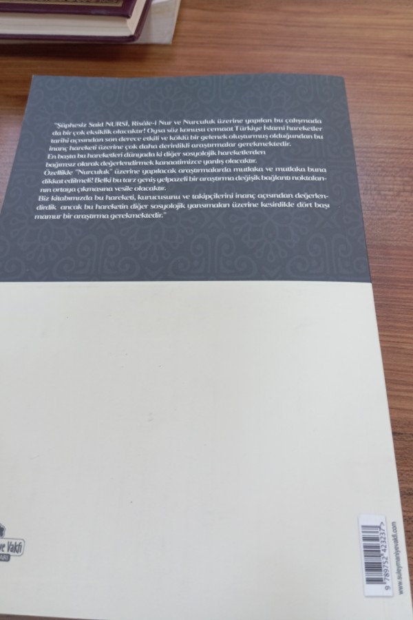 Kur'an'ın ışığında Risale-i Nur şair Nursi ve Nurculuk