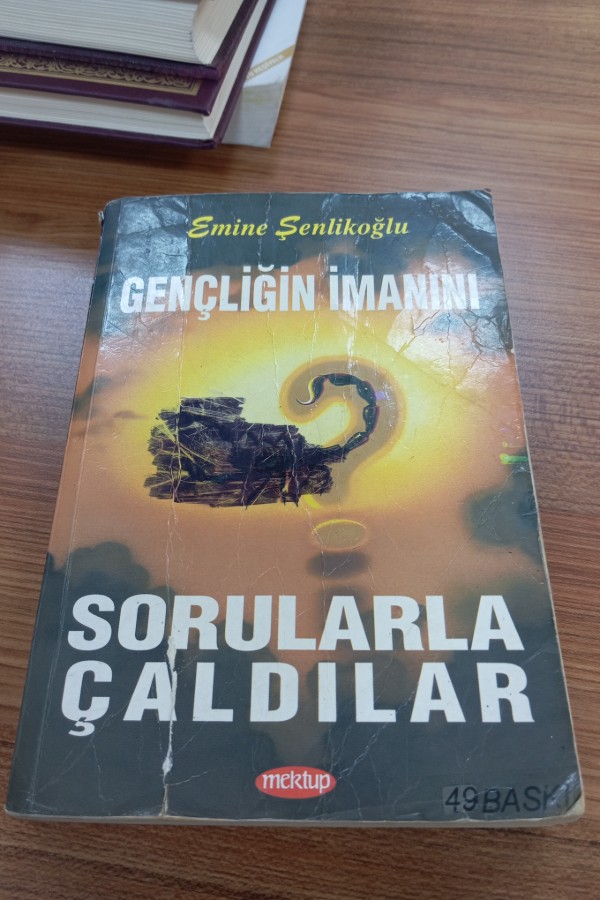 Gençliğin imanını sorularla çaldılar
