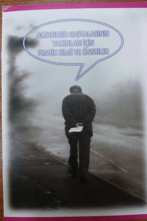 Alzheımer hastalarının yakınları için pratik bilgi ve öneriler
