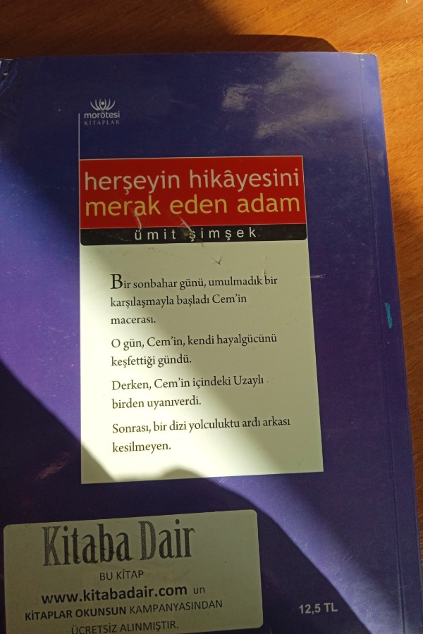 Herşeyin hikâyesini merak eden adam
