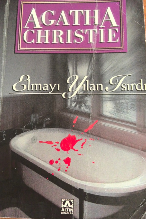 Elmayı yılan ısırdı