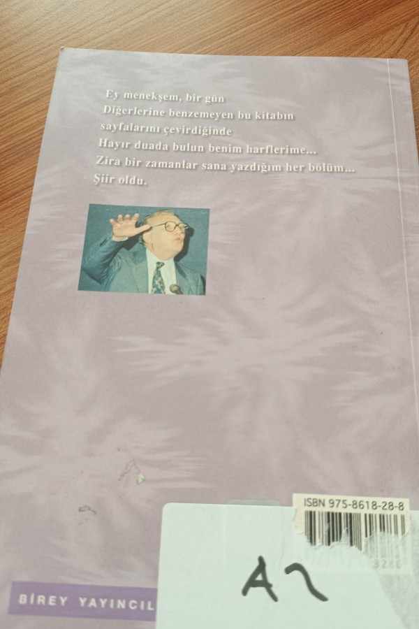 Gözlerinin mavi limanında