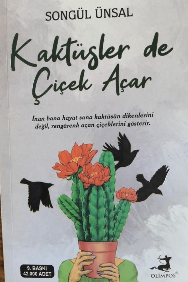 Kaktüsler de Çiçek Açar