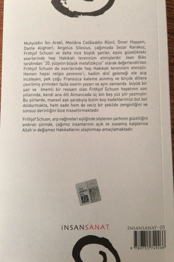 Sonbahar yaprakları ve yüzük